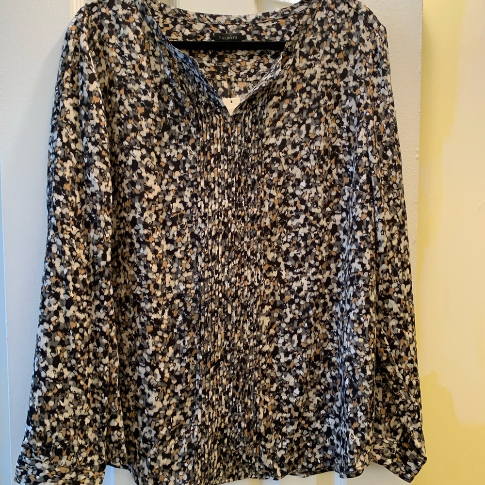 Long sleeve loosely fitted dress shirt